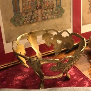 Pretty gold leaf stand for an inside glass bowl.